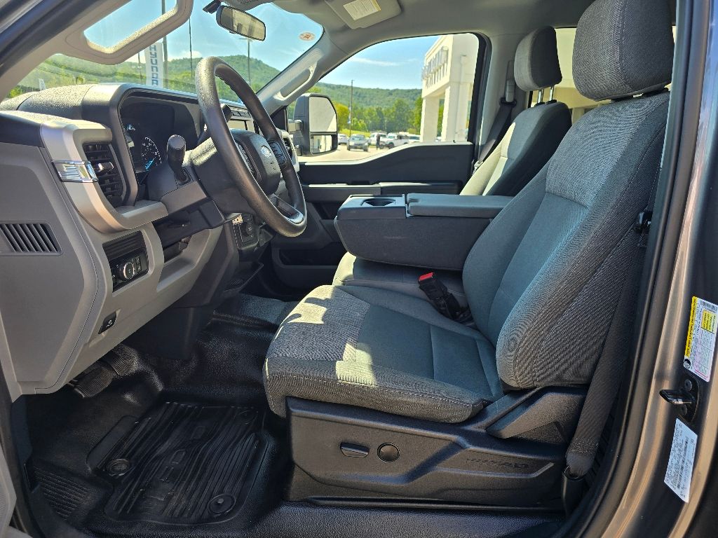 2024 Ford F-250 XLT photo 9