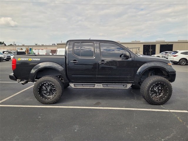 2018 Nissan Frontier Desert Runner photo 2