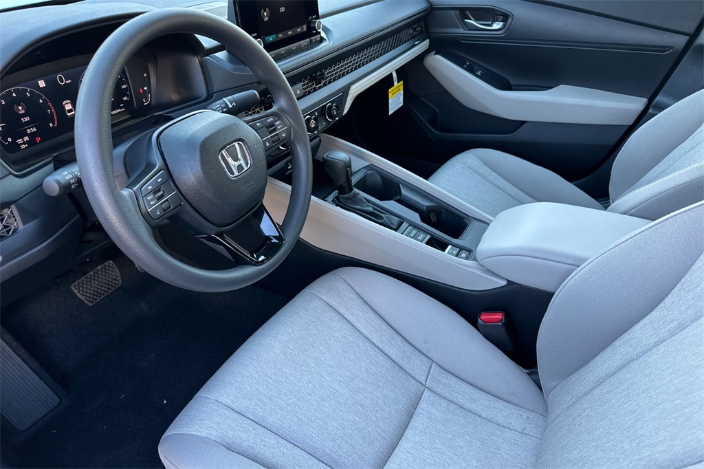 2025 Honda Accord LX photo 7