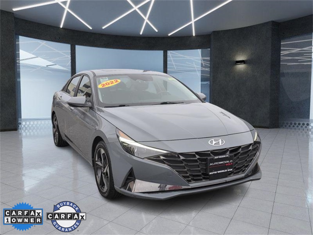 2022 Hyundai Elantra Limited's photo