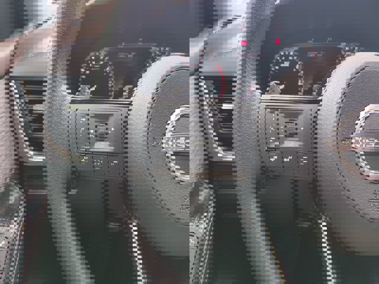 2023 Nissan Rogue SV photo 22