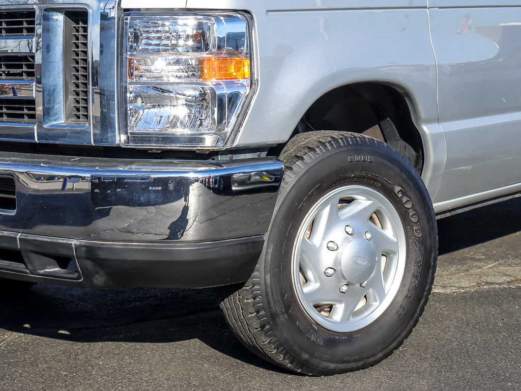 2010 FORD E-350 - Image 2