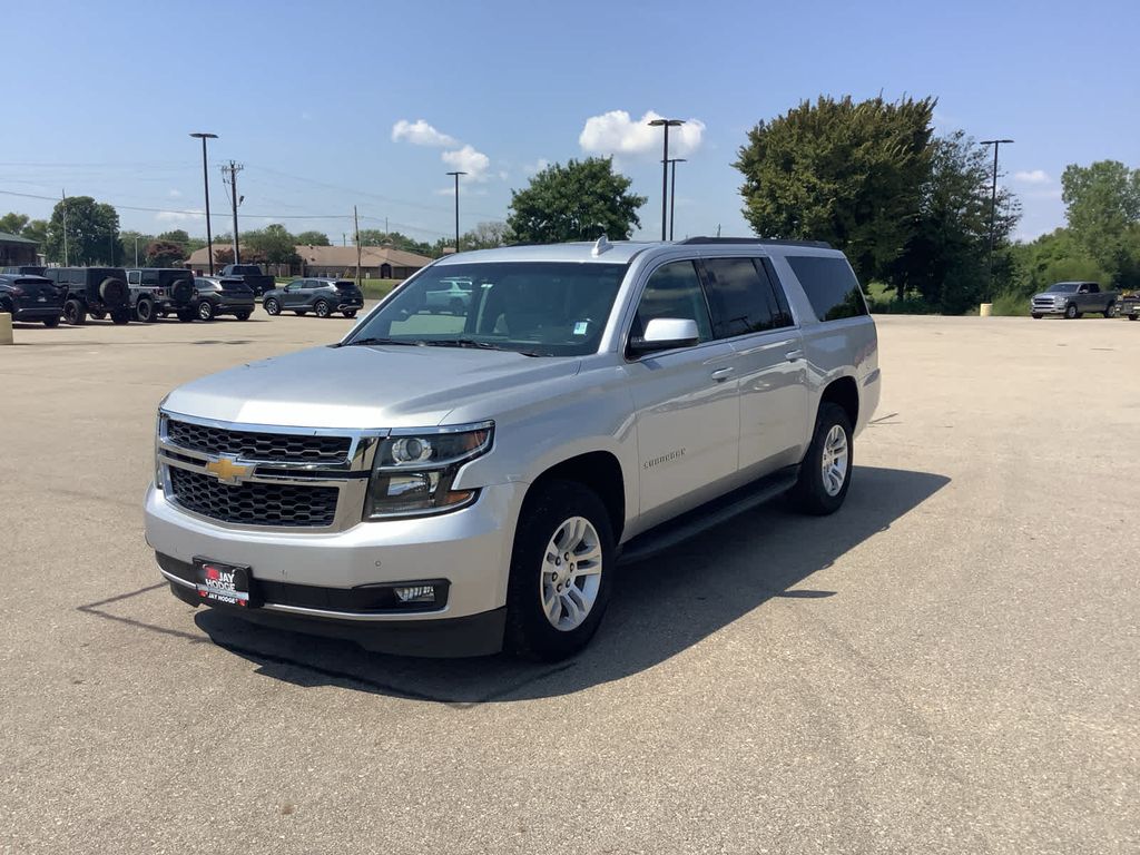 2019 Chevrolet Suburban LT photo 3