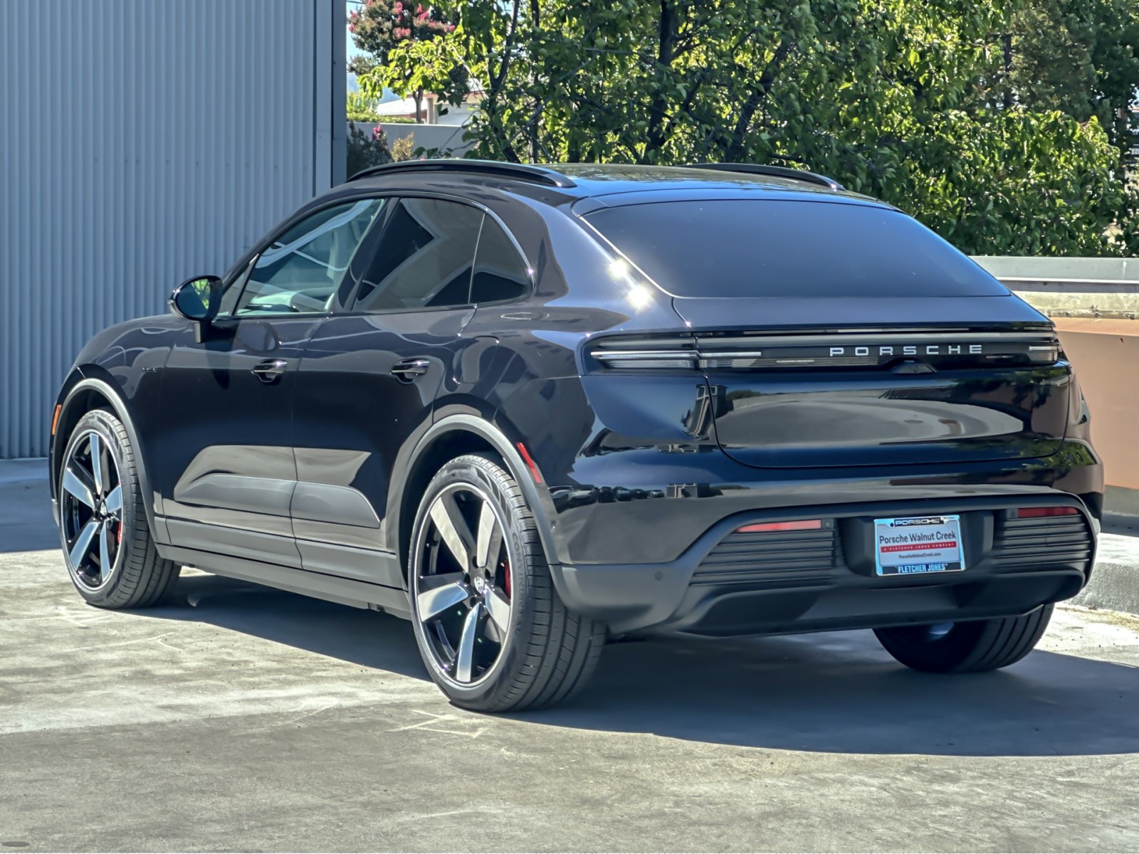 2025 Porsche Macan Electric photo 3