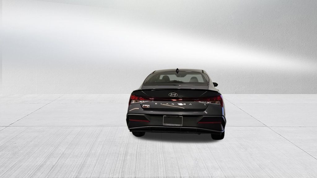 2025 Hyundai Elantra SEL Sport photo 4