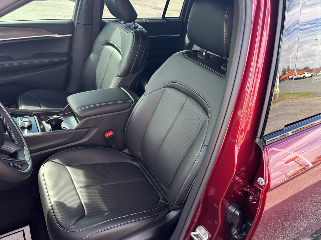 2025 Jeep Grand Cherokee Limited photo 26