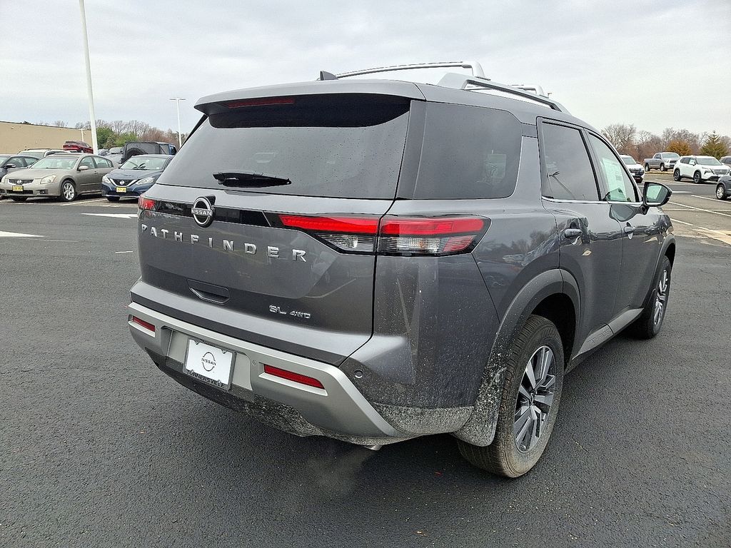2025 Nissan Pathfinder SL photo 3