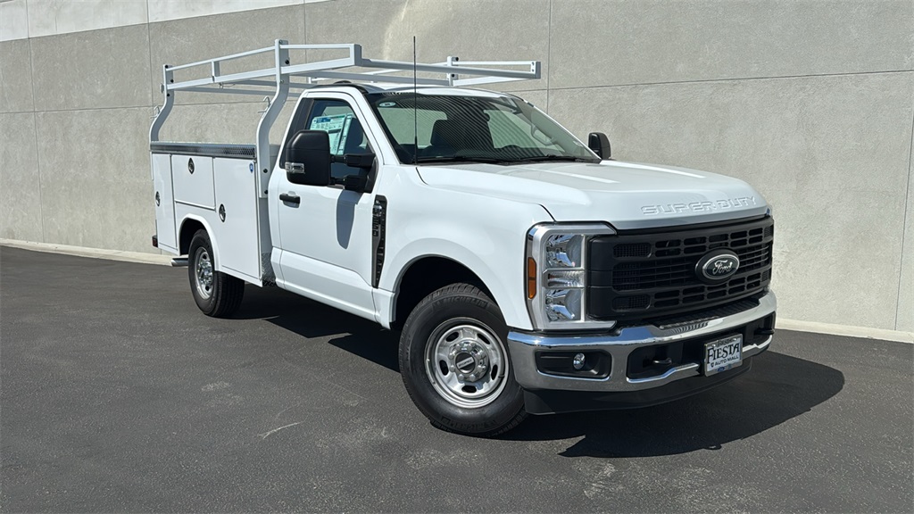 2025 Ford F-250 Super Duty XL's photo
