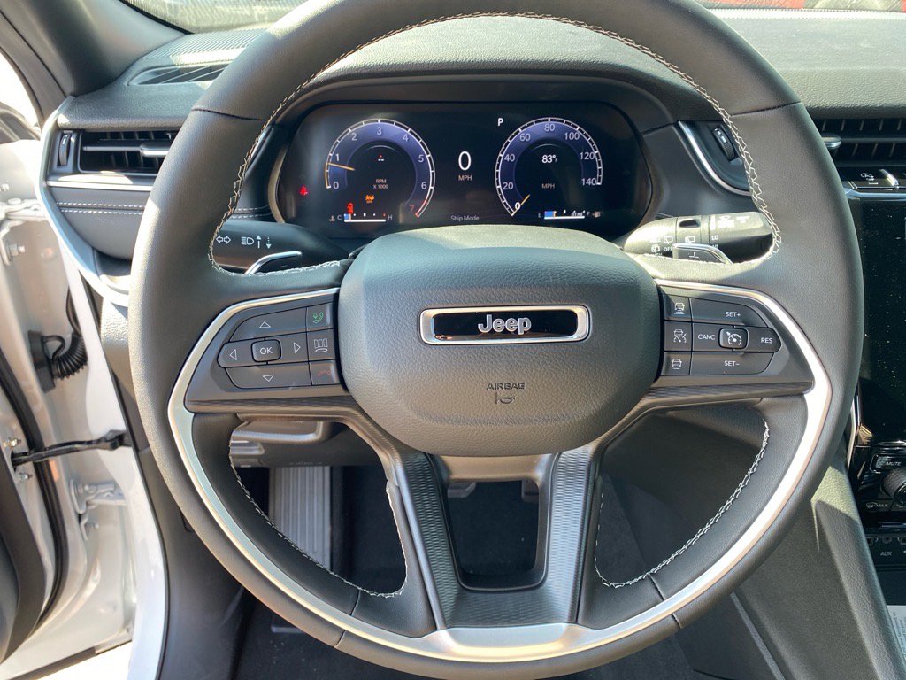 2025 Jeep Grand Cherokee Laredo X photo 6