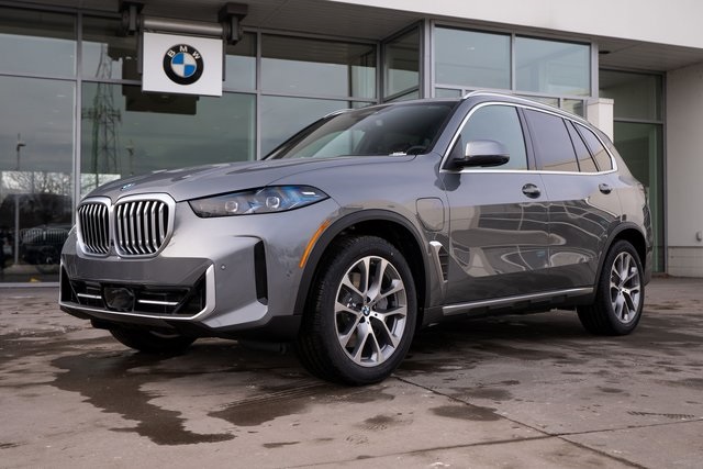 2026 BMW X5 50e's photo