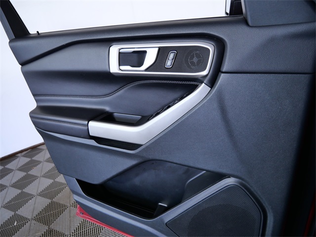 2023 Ford Explorer XLT photo 24