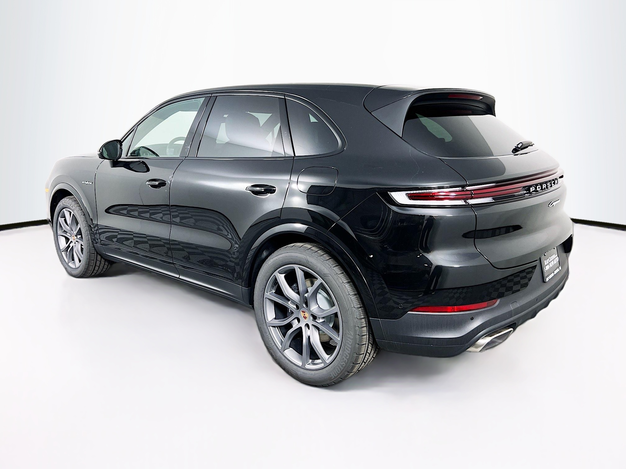 2026 Porsche Cayenne E-Hybrid photo 2