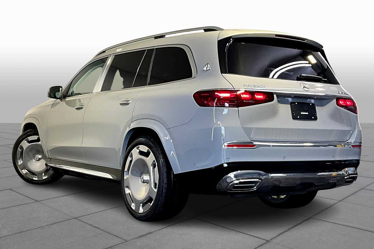 2025 Mercedes Benz GLS Maybach 600 photo 3