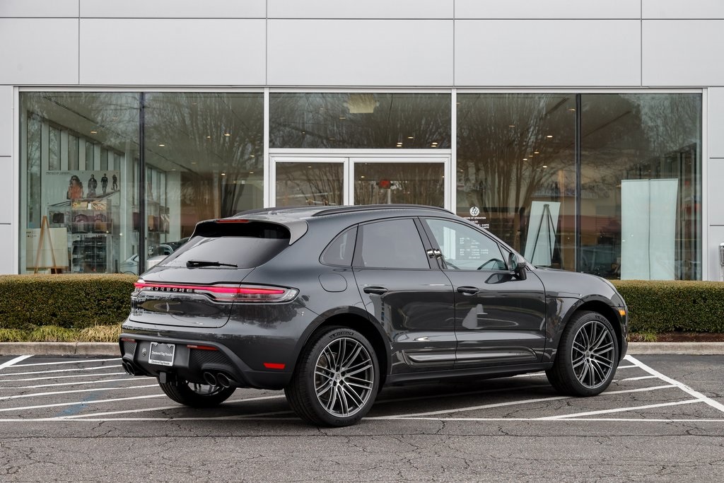 2025 Porsche Macan T photo 4