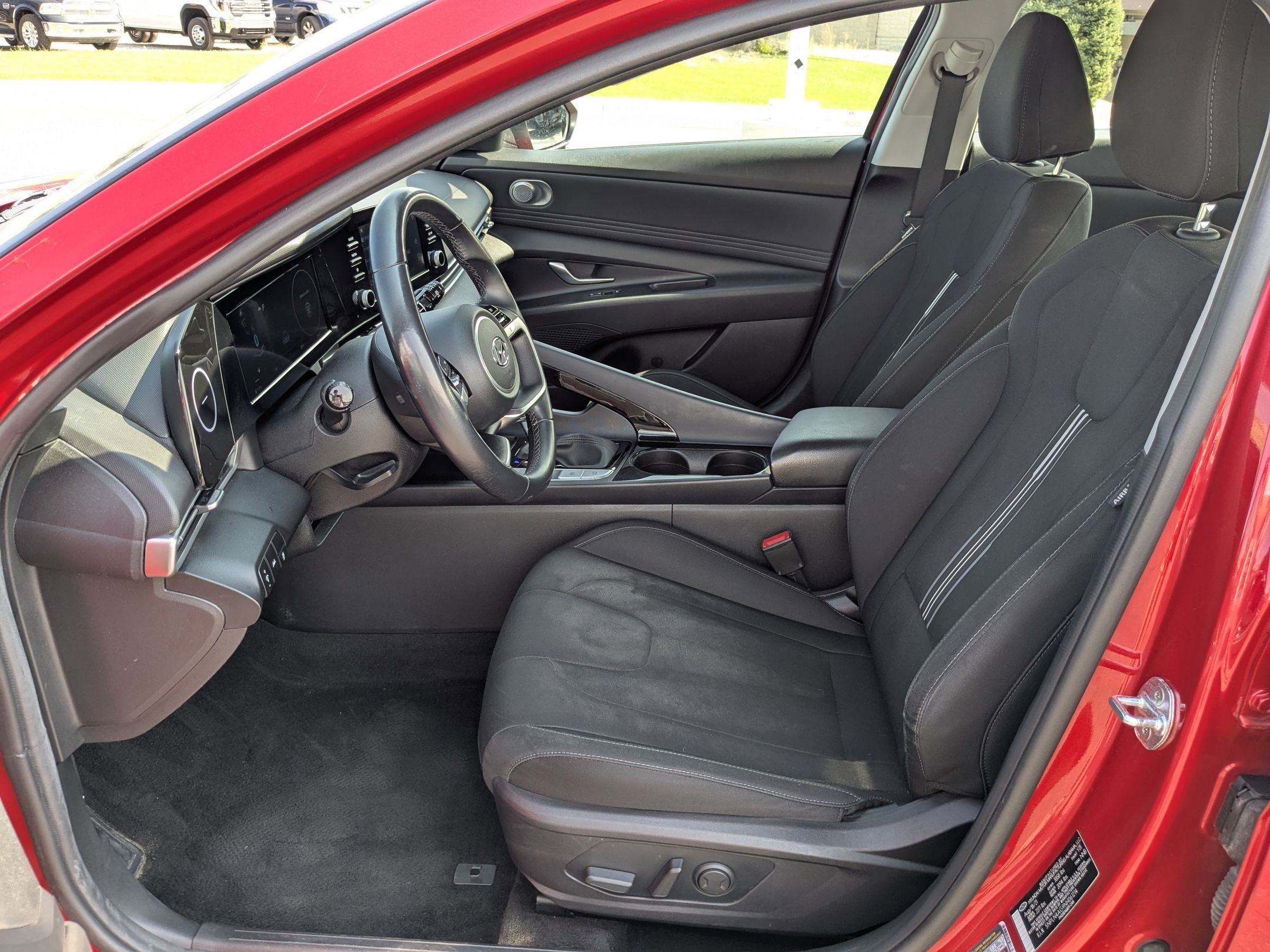 2022 Hyundai Elantra SEL photo 18