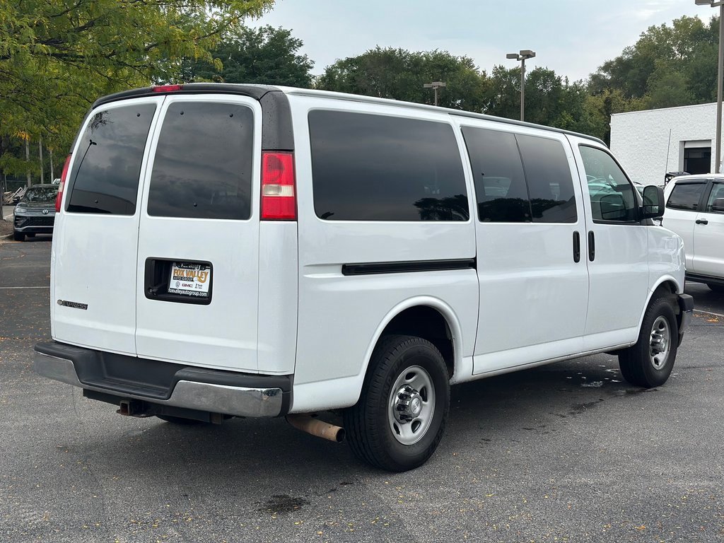 2018 Chevrolet Express Passenger 3500 LT photo 2