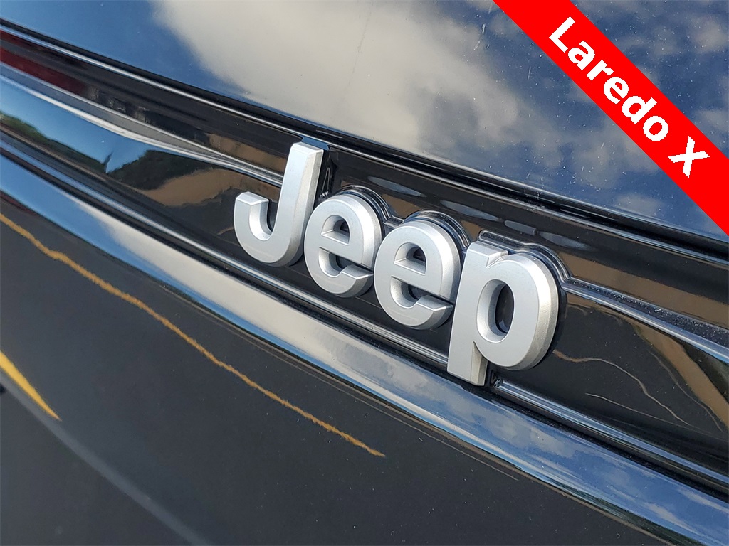 2025 Jeep Grand Cherokee Laredo X photo 4