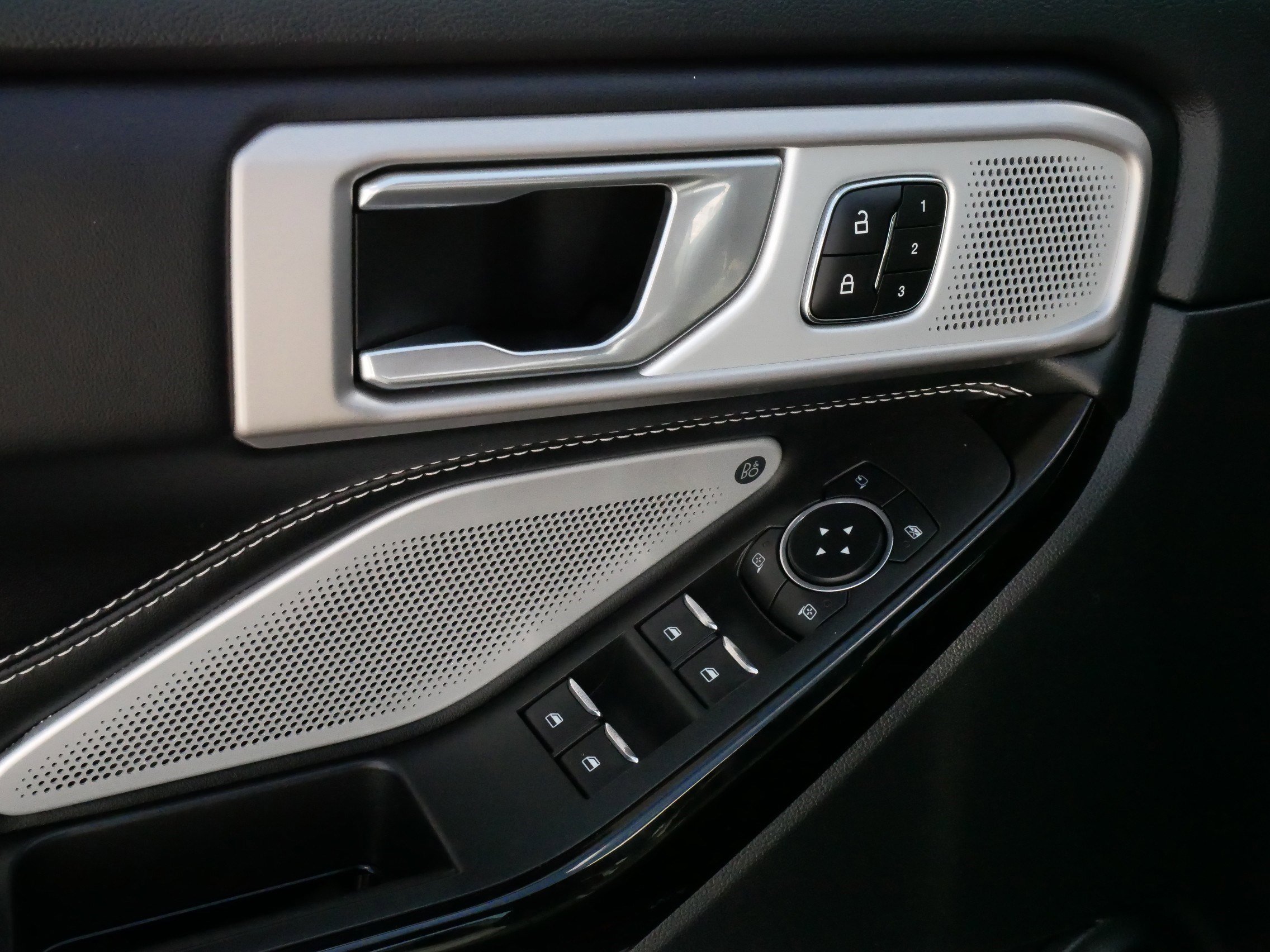2023 Ford Explorer ST photo 18