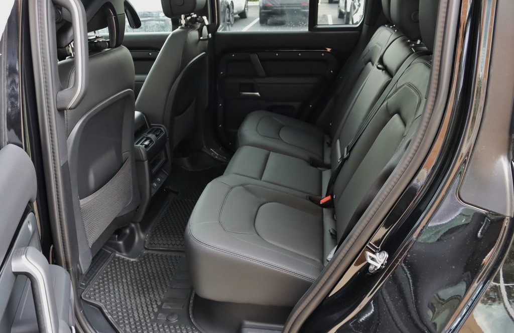 2025 Land Rover Defender 110 X-Dynamic SE photo 26