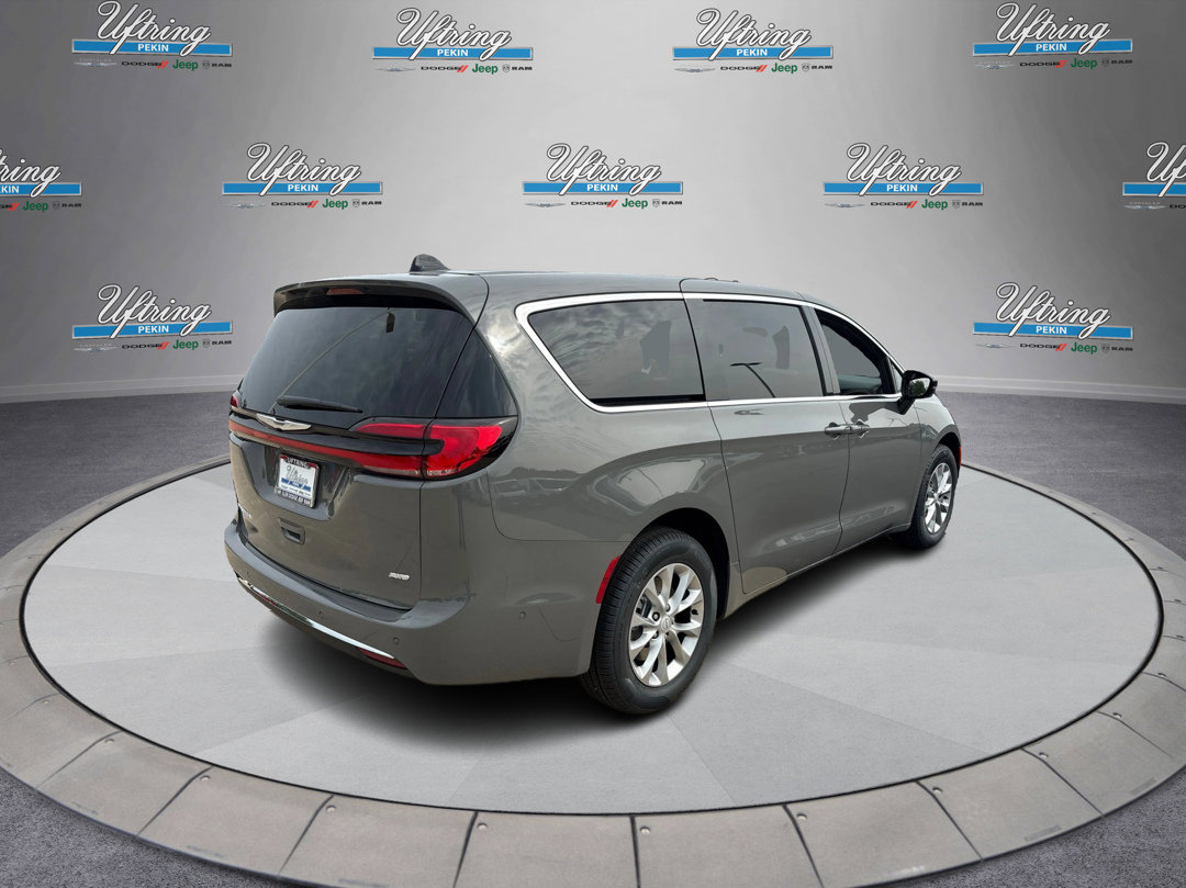 2025 Chrysler Pacifica photo 3