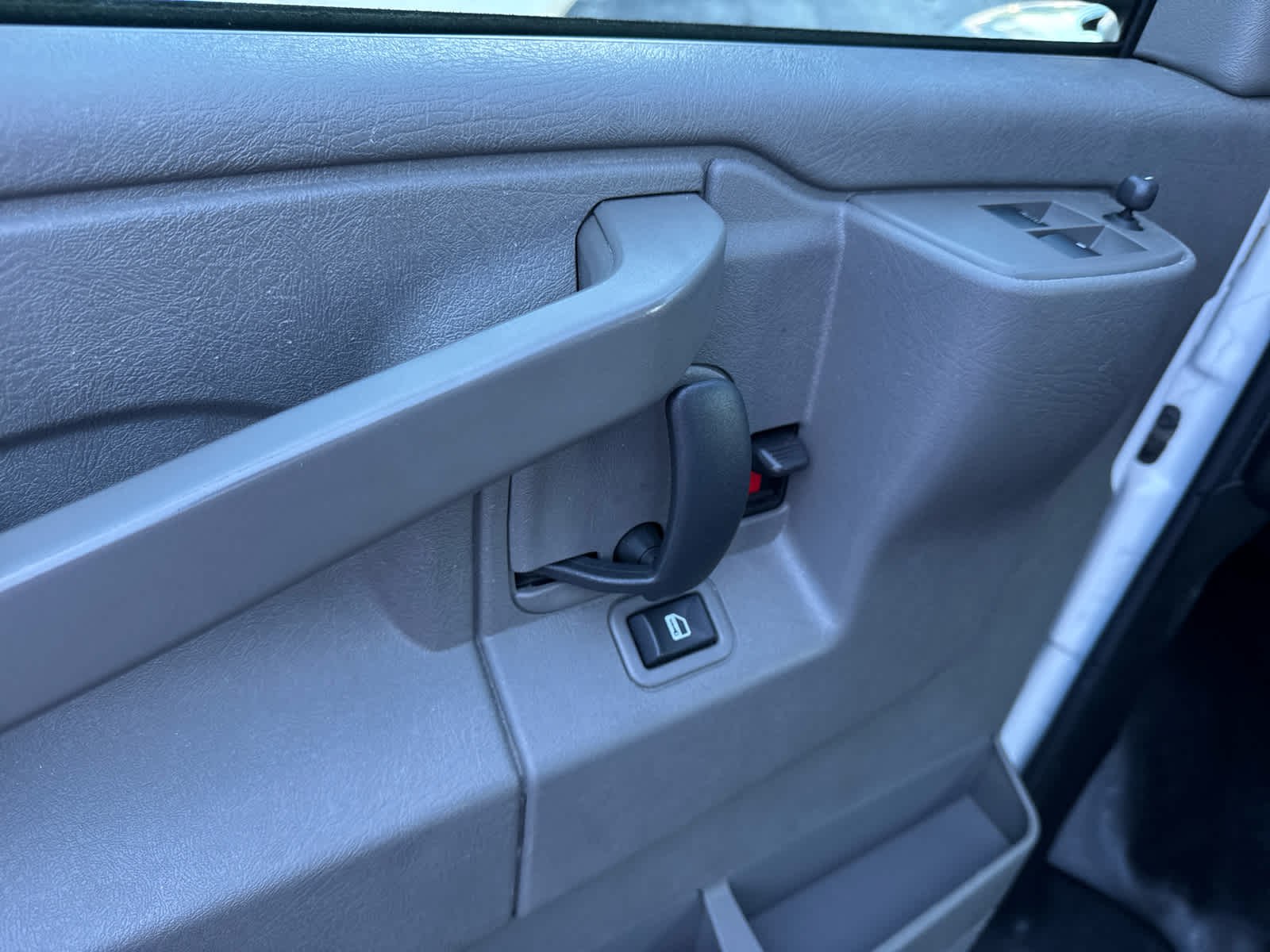 2024 Gmc Savana Cargo 2500 photo 15