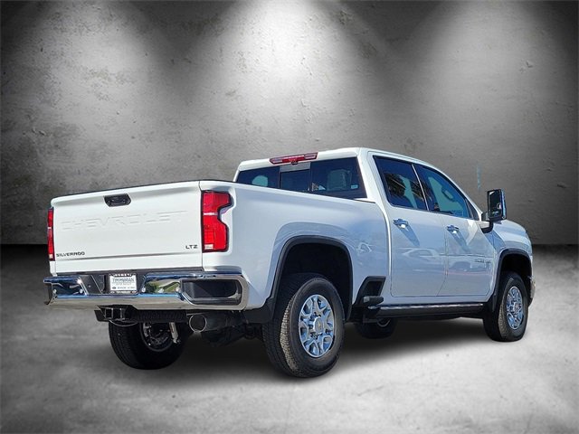 2025 Chevrolet Silverado 3500HD LTZ photo 4