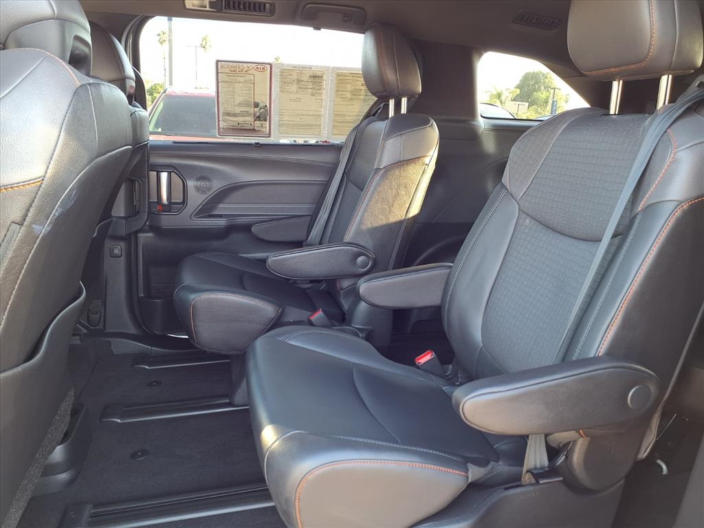 2021 Toyota Sienna XSE photo 11