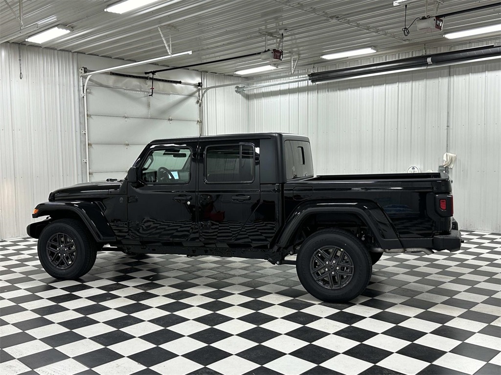 2024 Jeep Gladiator Sport S photo 2