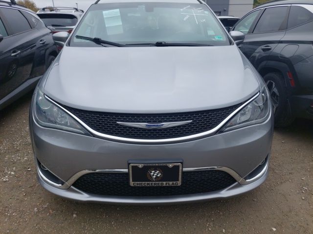 2019 Chrysler Pacifica Touring Plus photo 3