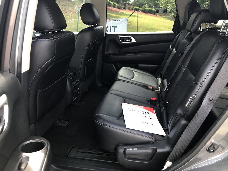 2020 Nissan Pathfinder Platinum photo 10