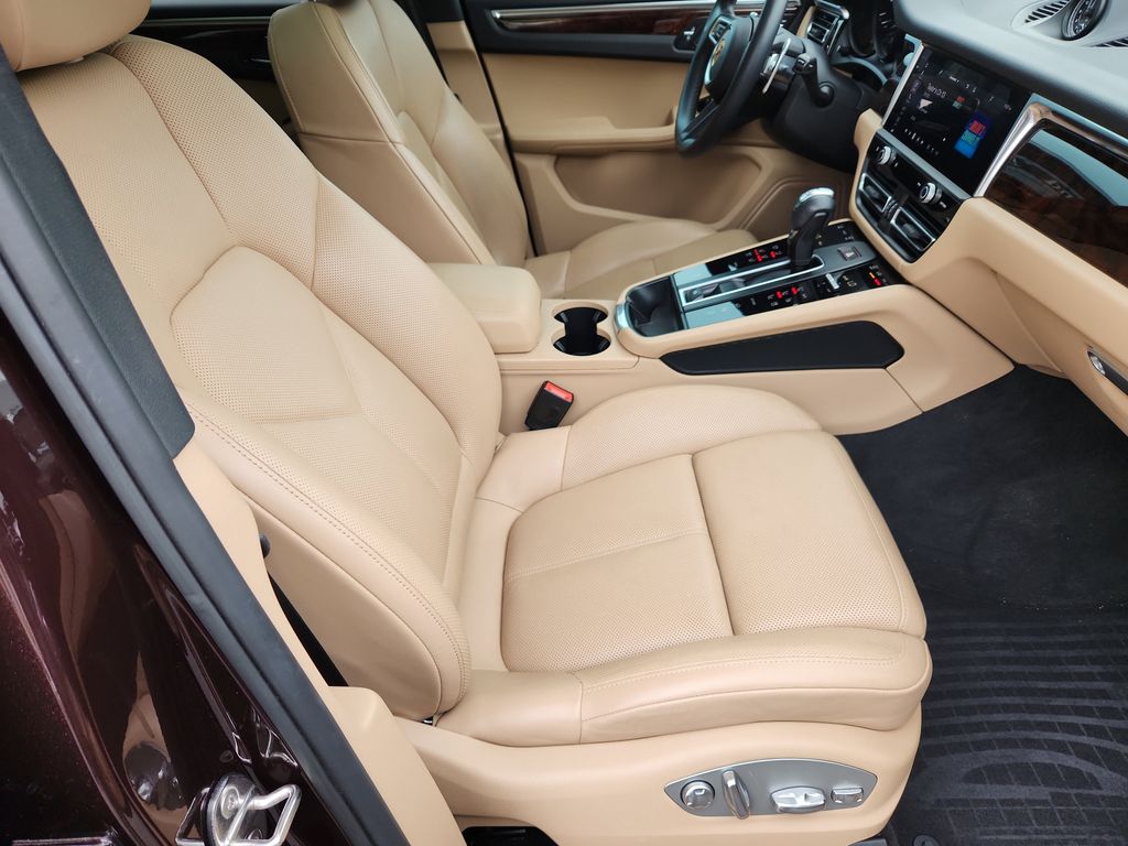 2023 Porsche Macan Base photo 21