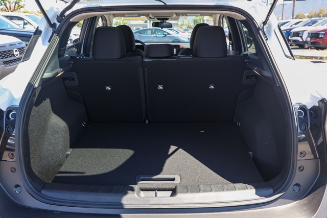 2025 Nissan Kicks SV photo 13