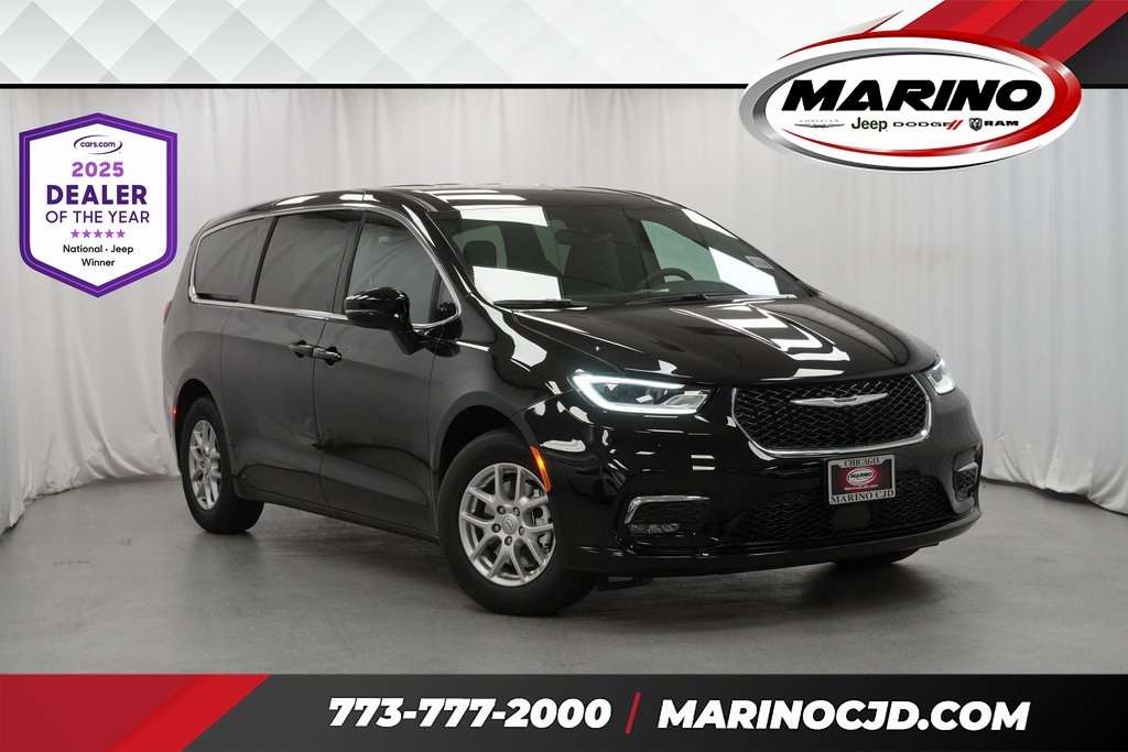 2026 Chrysler Pacifica Select's photo