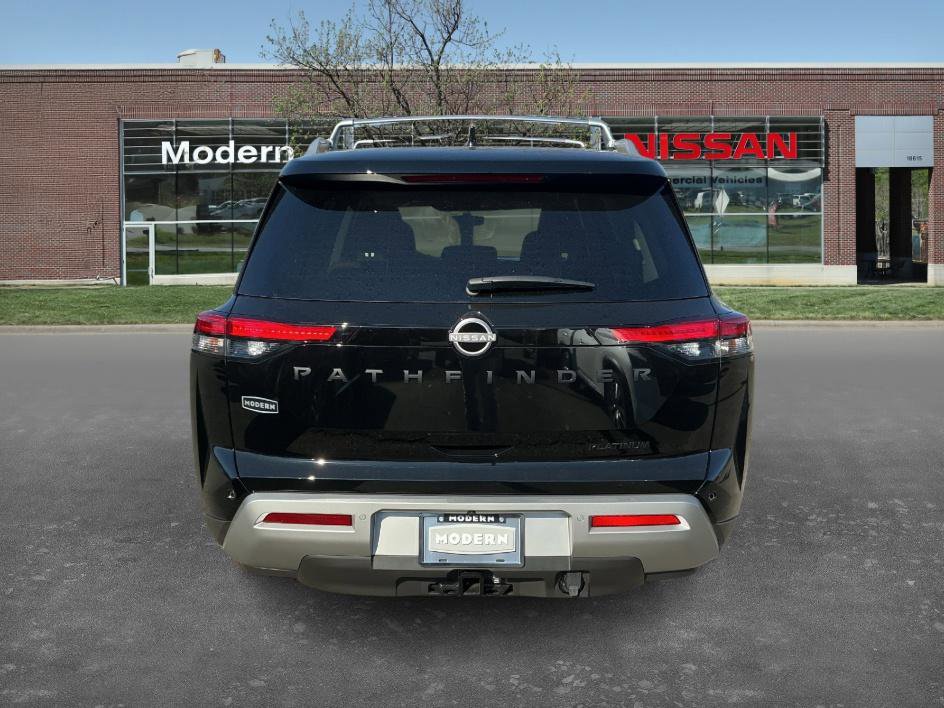 2025 Nissan Pathfinder Platinum photo 2