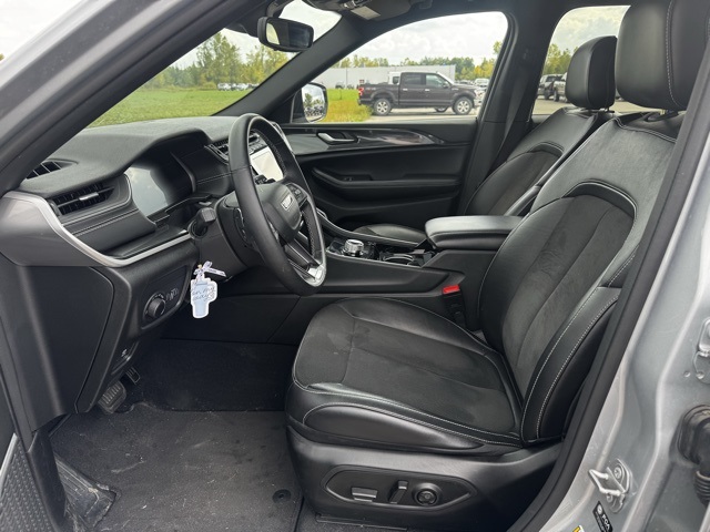 2022 Jeep Grand Cherokee Altitude photo 3