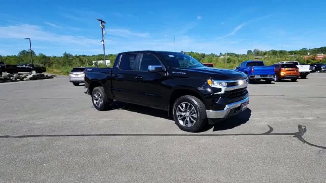 2023 Chevrolet Silverado 1500 LT photo 3