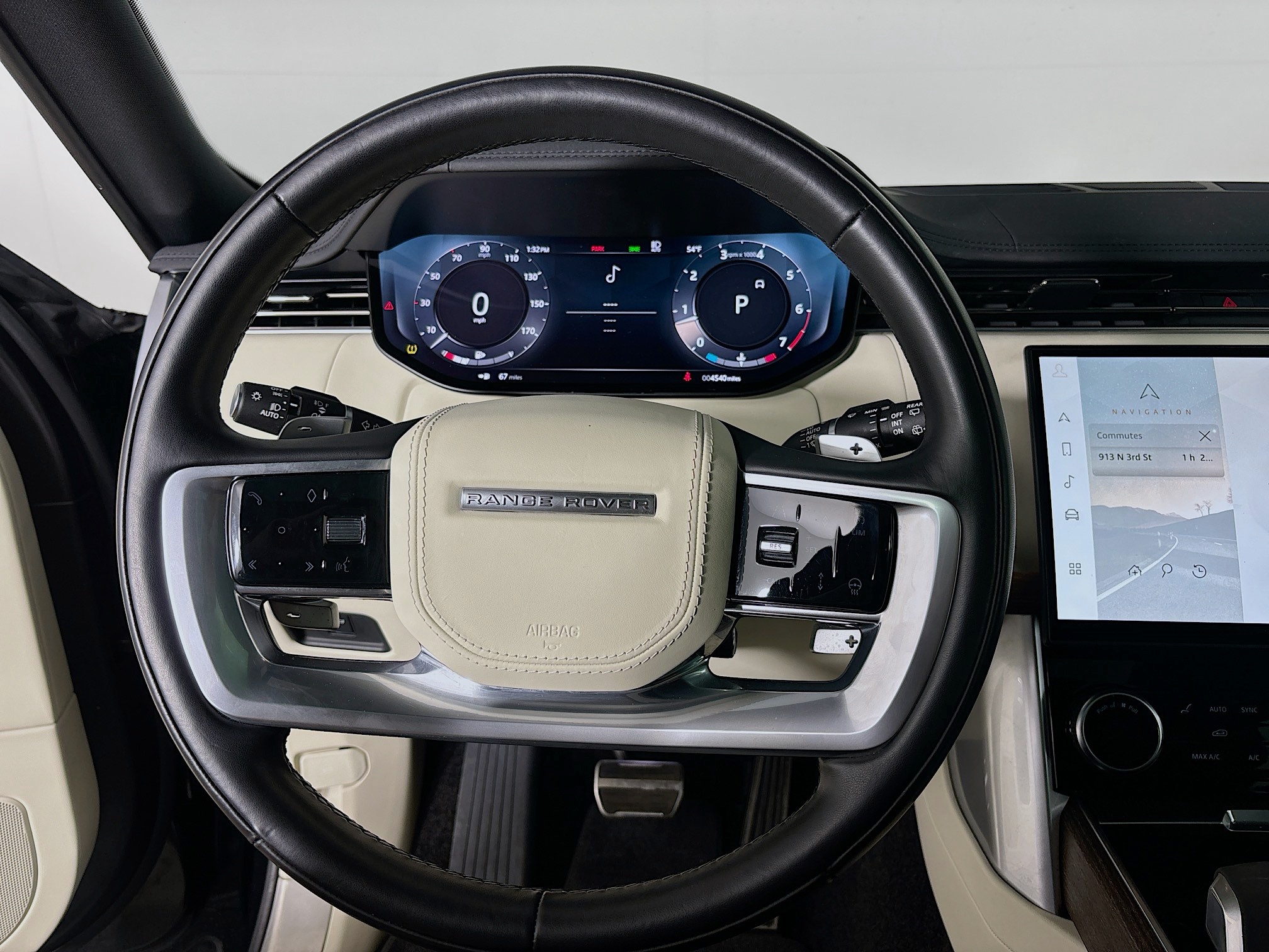2023 Land Rover Range Rover SE photo 12