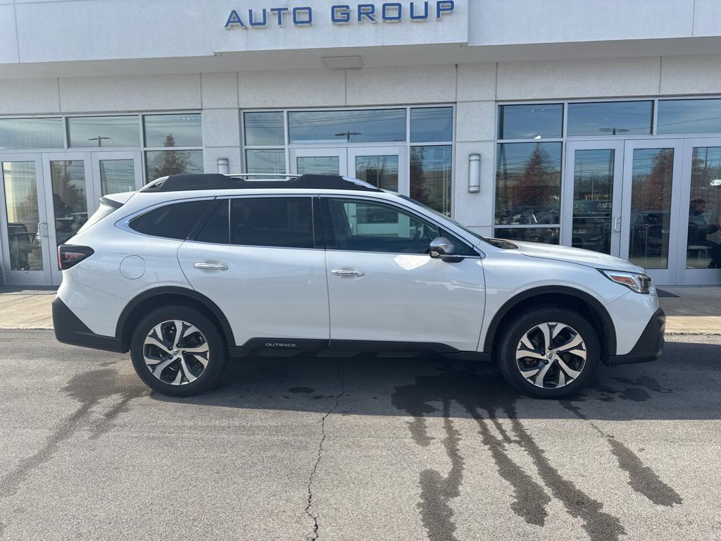 2022 Subaru Outback Touring photo 2