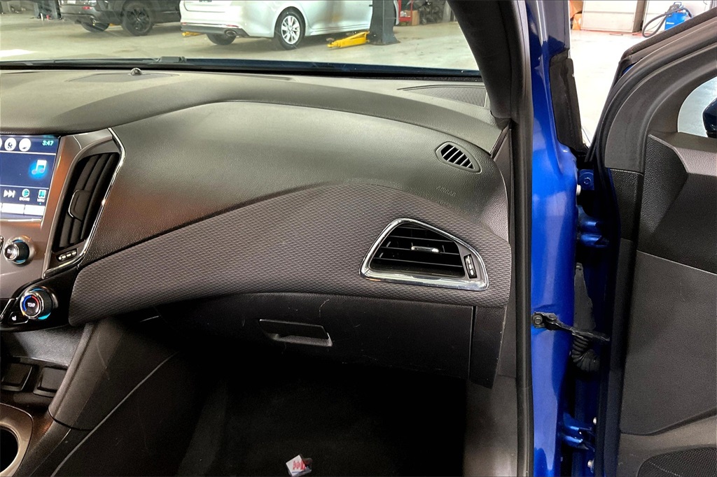 2017 Chevrolet Cruze LT photo 16
