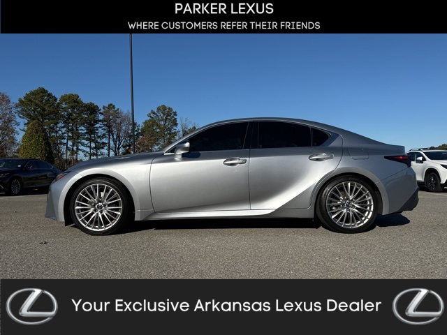 2023 Lexus IS 300's photo