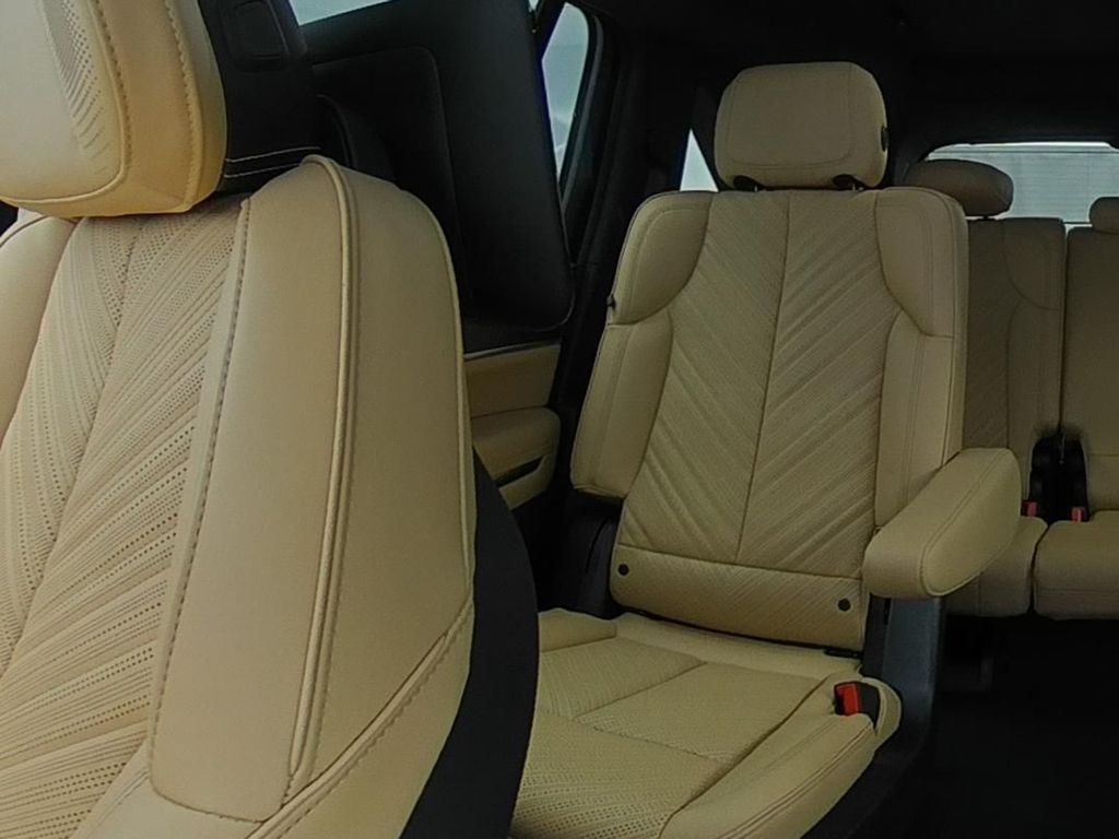 2025 Cadillac Escalade IQ Sport photo 16