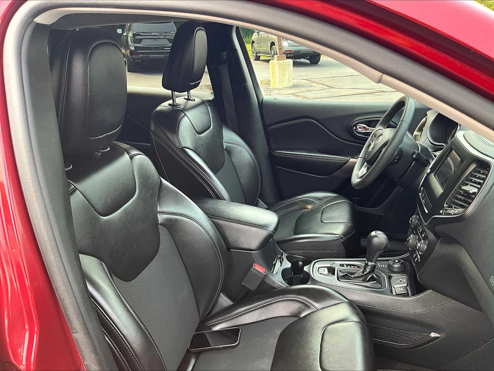 2020 Jeep Cherokee Latitude photo 11