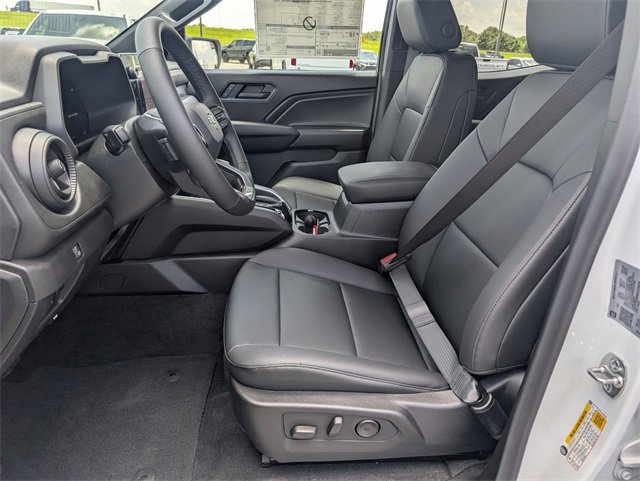2025 Chevrolet Colorado Trail Boss photo 2