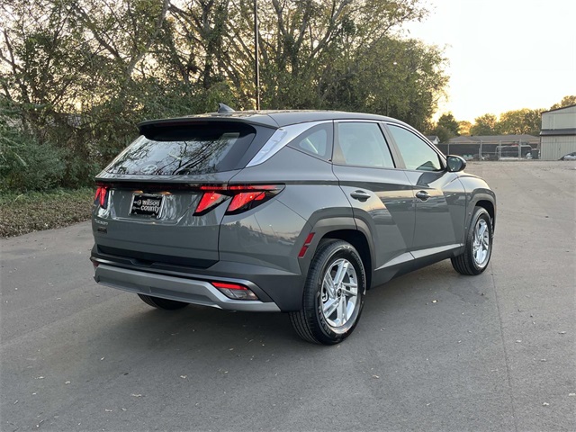 2026 Hyundai Tucson SE photo 3