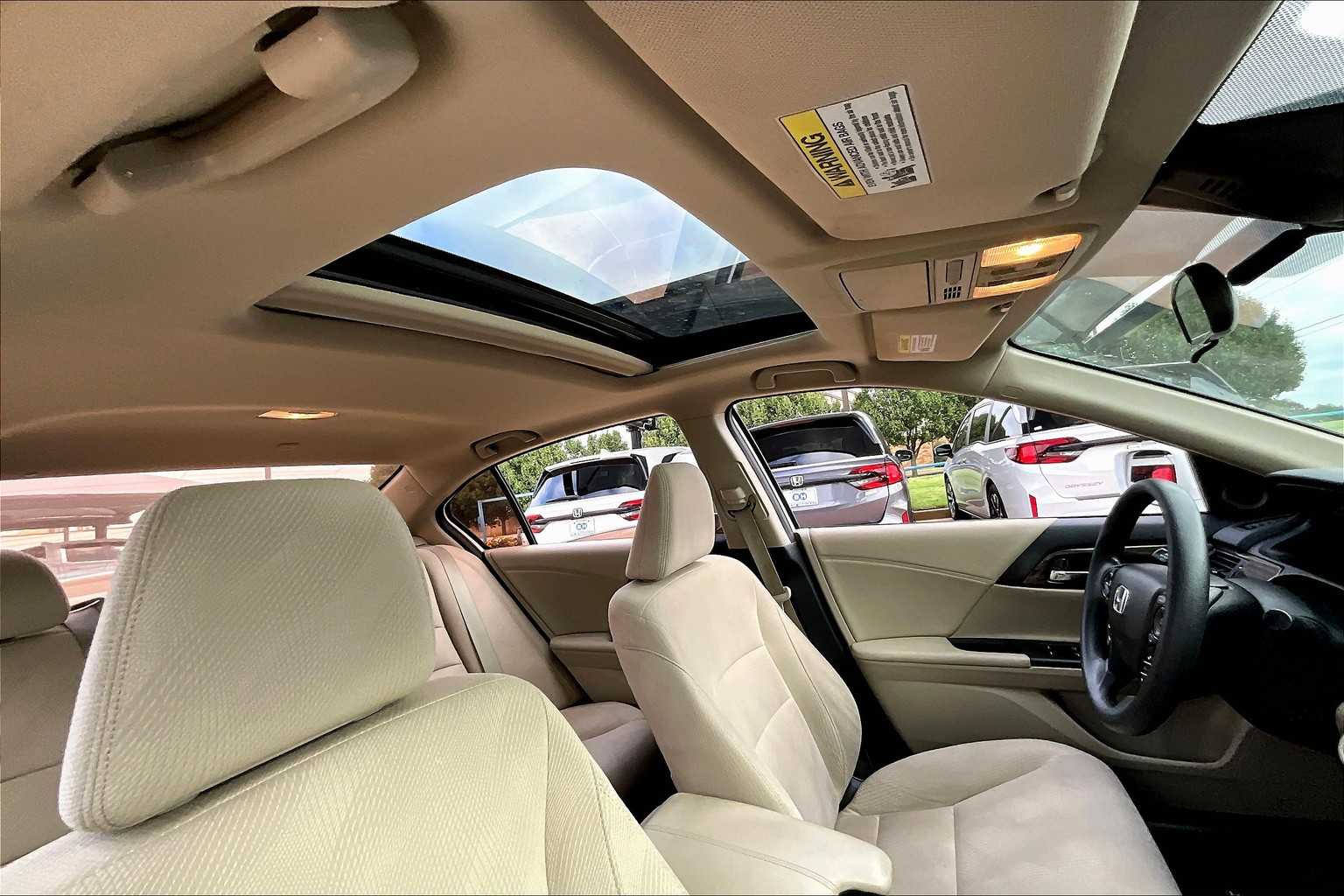 2017 Honda Accord EX photo 11
