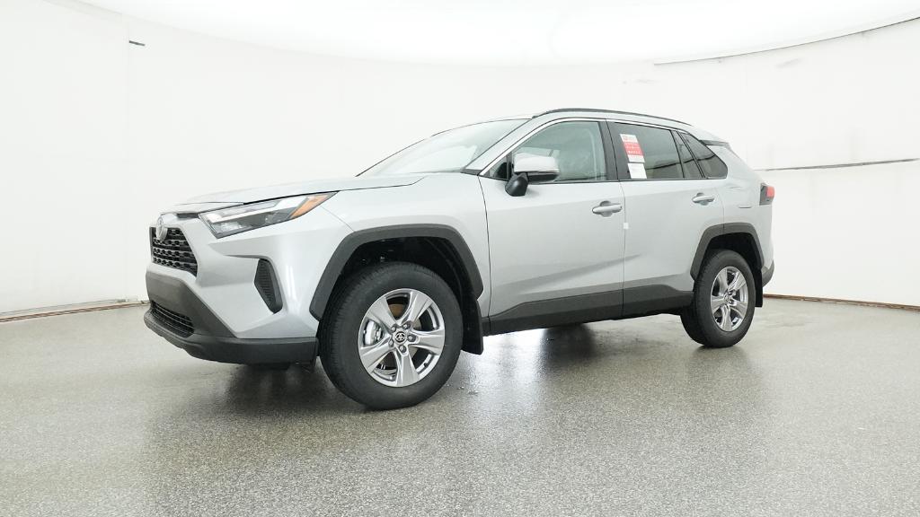2025 Toyota RAV4 XLE photo 6