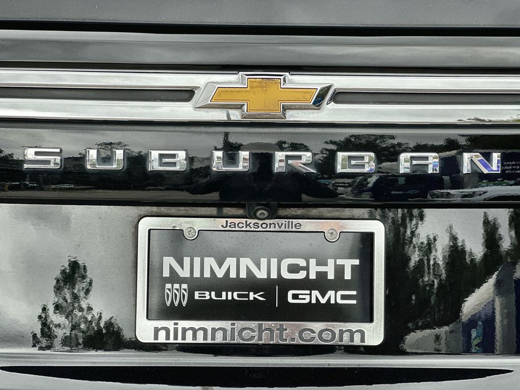 2021 Chevrolet Suburban LT photo 30
