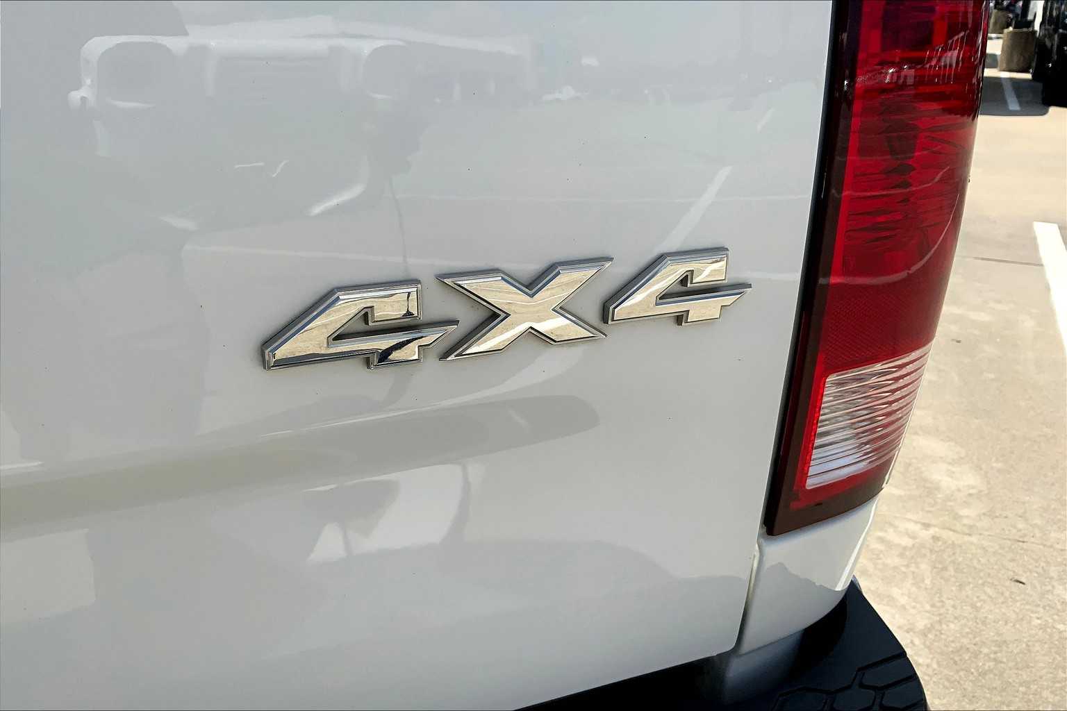 2023 Ram 1500 Classic SLT photo 9