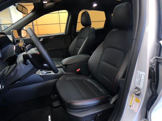 2025 Ford Escape ST-Line photo 11