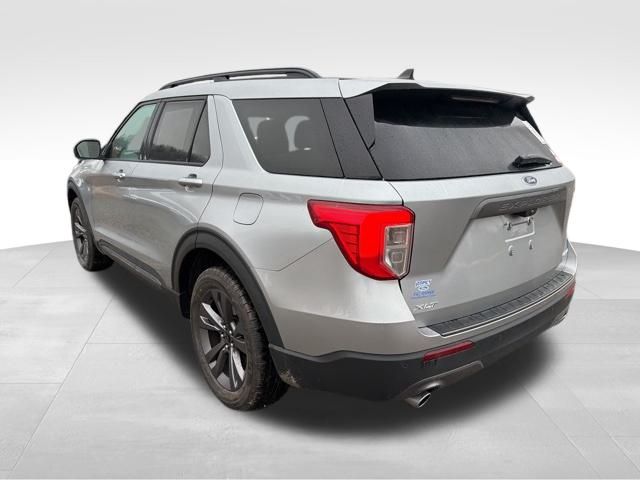 2024 Ford Explorer XLT photo 2